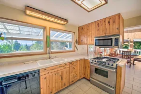 Hood Canal Home w/ Hot Tub - Bordering Olympic NP! - Interior