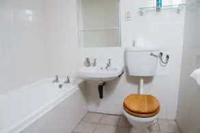 Howards End Manor B&B - Bathroom