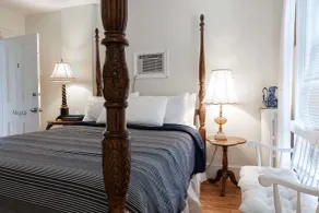 Stone Maiden Inn - Room