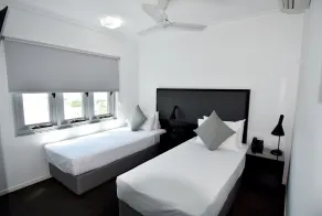 H on Mitchell Apartment Hotel - Room