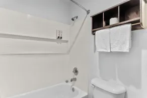 Red Roof Inn Houston - Jersey Village - Baño