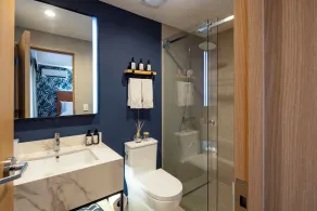 voco Surfside Aruba by IHG - Bathroom