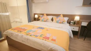 Serveyou Hotel - Free Airport Pickup Service & Free Canton Fair Shuttle Bus - Camera