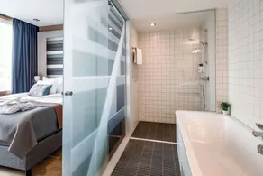 Quality Hotel 33 - Bathroom