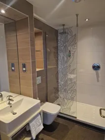 The Queen Hotel Wetherspoon - Bathroom