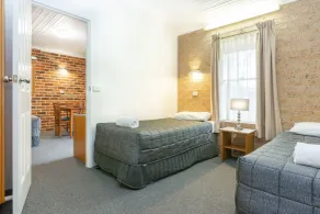 Cedar Lodge Motel - Room
