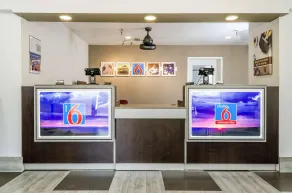 Motel 6-Fresno, CA - Yosemite Hwy - Lobby