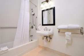 Best Western Plus LA Mid-Town Hotel - Salle de bain