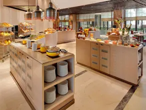 The Leela Ambience Convention Hotel Delhi - Restaurant