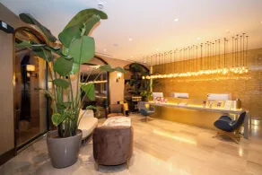 Rayelin Hotel Old Town - Lobby sitting area