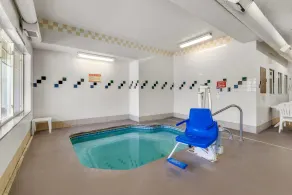 Comfort Suites Airport - Pool