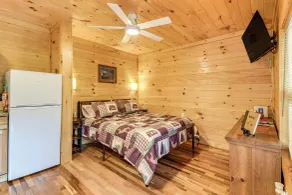 Hudsons Hideaway Cabin on Creek in Beattyville! - Innenbereich