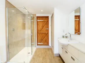 57 Southend Road - Baño