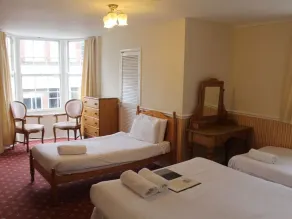 A MAIDEN REST - Habitación