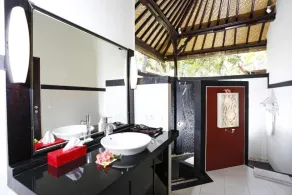 Teluk Karang Dive & Spa Resort - Bathroom