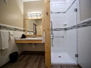 Caberfae Peaks Ski & Golf Resort - Bathroom