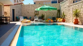 Kiva Reisdere +12 - Pool