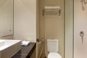 Swiss-Belinn Gajah Mada Medan - Bathroom
