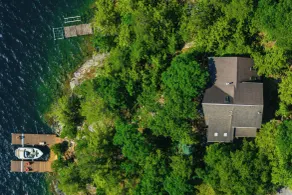 Waterfront Lake George Lodge w/ Boat Dock & Deck! - Interiör