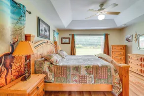 Welcoming Home w/ Yard on 20 Acres in High Springs - Interior