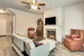 Near Parks, Dining & Shopping! Newnan Family Home - Interior