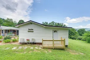 'the Garden Cottage' w/ Yard & Views in Erwin! - Innvendig