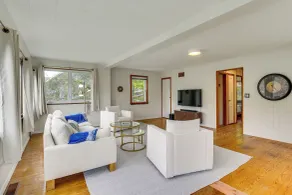 Lakefront Bliss in Mahopac! Charming Home w/ Dock - Innenbereich