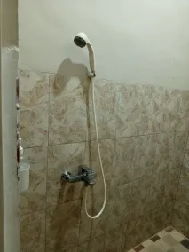 Omah Kalimosodo Mitra RedDoorz near Stasiun Malang Kota Baru - Bathroom