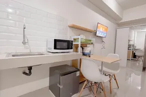White Style Studio (No Kitchen) Apartment Bandaraya - Tallasa City Makassar - Værelse