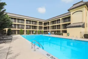 Days Inn by Wyndham Newark Wilmington - Piscine