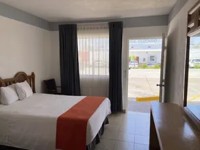 HOTEL LOS ROBLES - Chambre