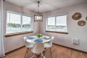 Canal-Front Vacation Rental in Ocean Shores - Intérieur