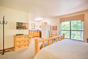 Bright Davis Escape w/ Screened-In Porch! - Innenbereich