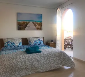 4 Bed 3 Bath Villa Sleeps 8, Pool Wifi Tv Close to Beach Restaurants and Shops - Værelse