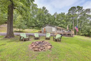 Treetop Hideaway w/ Lake Views + Fire Pit! - Interiör