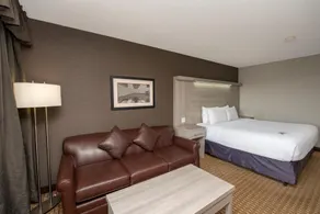 Coast Calgary University Area Hotel by APA - Zimmer