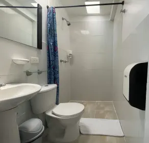 Hostal Lleras Calle 8 - Bathroom