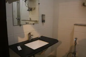 Hotel Delhi Airport Plaza IGI Airport , Free Airport Pickup - Bathroom