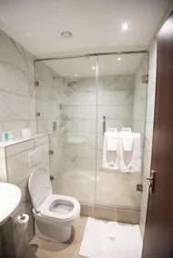 The Crossroads Hotel, Westlands - Badrum