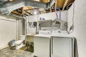 12 Mi to Dtwn: Pittsburgh Home w/ In-unit Laundry! - Salle de bain