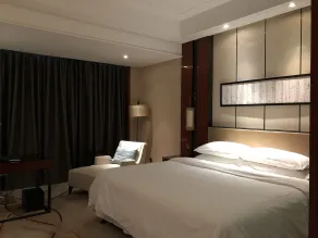 Sheraton Langfang Chaobai River Hotel - Room