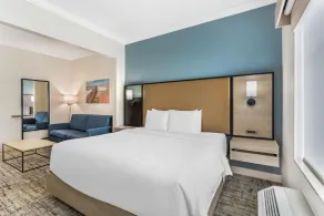 Best Western Plus Airport Inn & Suites - Værelse