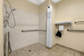 Best Western Plus Shamrock Inn & Suites - Badeværelse