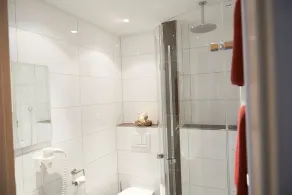 Hotel & Restaurant Zum Karpfen - Bathroom