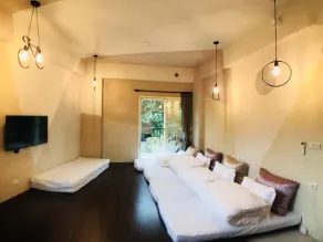 Bi Xuelin - Room