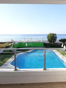Neon Hotel - Piscine