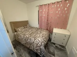 Modern 2 Bed Flat - Ideal for Families - Room