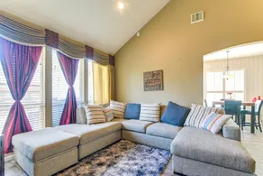 Patio, BBQ & Yard: Family Retreat in Pearland - Interiør