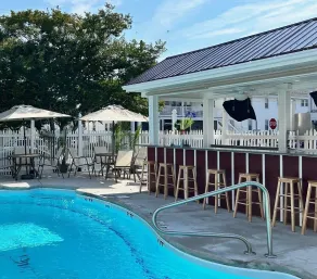 The Burgundy Inn Hotel and Apartments - Pool
