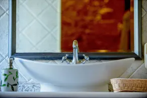 Leo Hotel - Baño